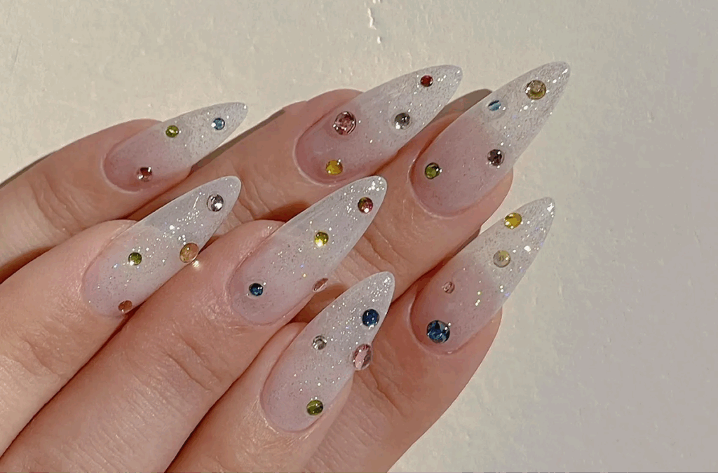 Diamantförmige-Nägel nagelformen
