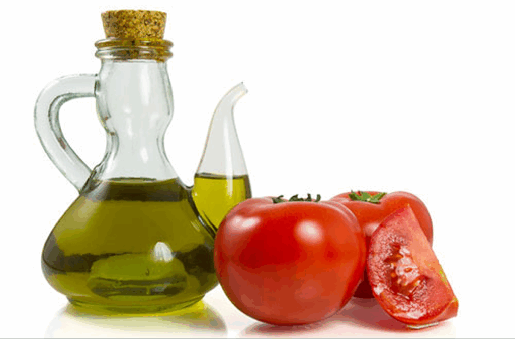 Die Kombination aus Tomaten und Olivenöl nagelpflege mit olivenöl