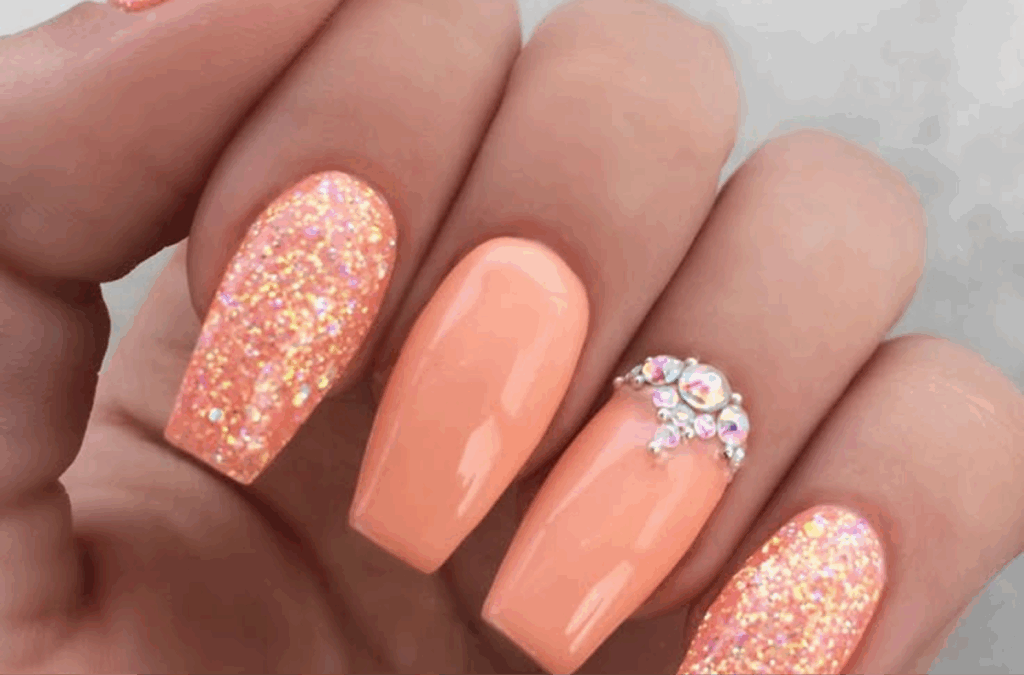 Glitzernde Nägel für den Sommer Sommernägel 2025