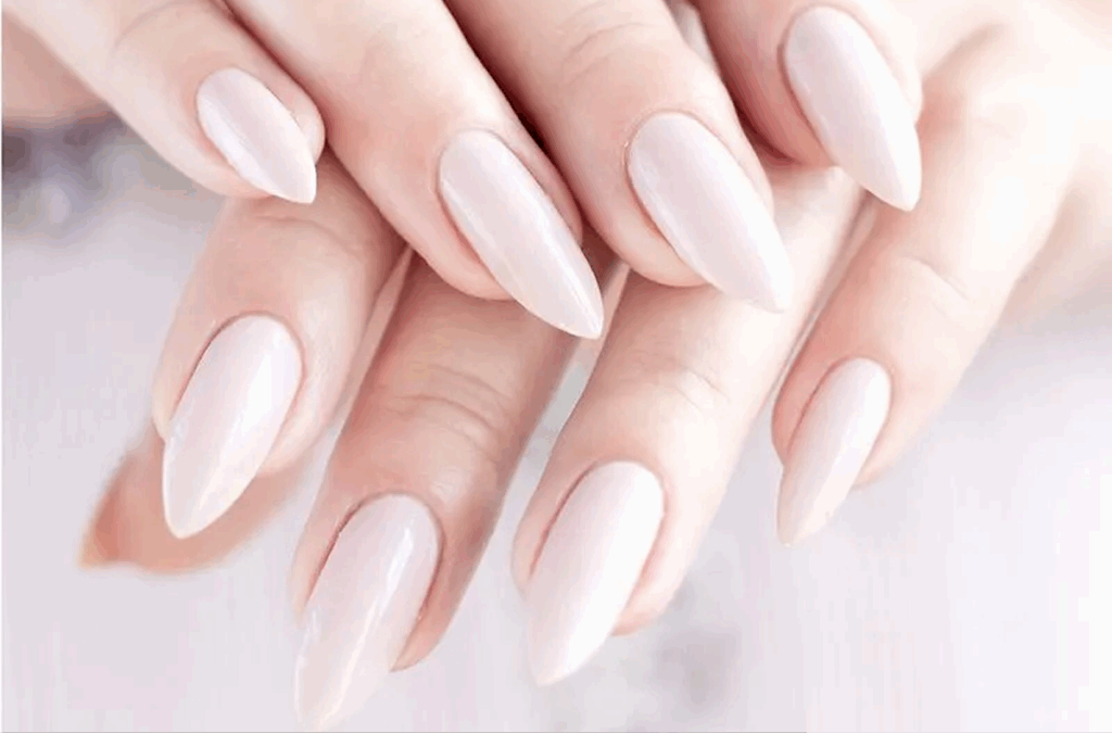 Spitze Nägel nagelformen für schlanke finger
